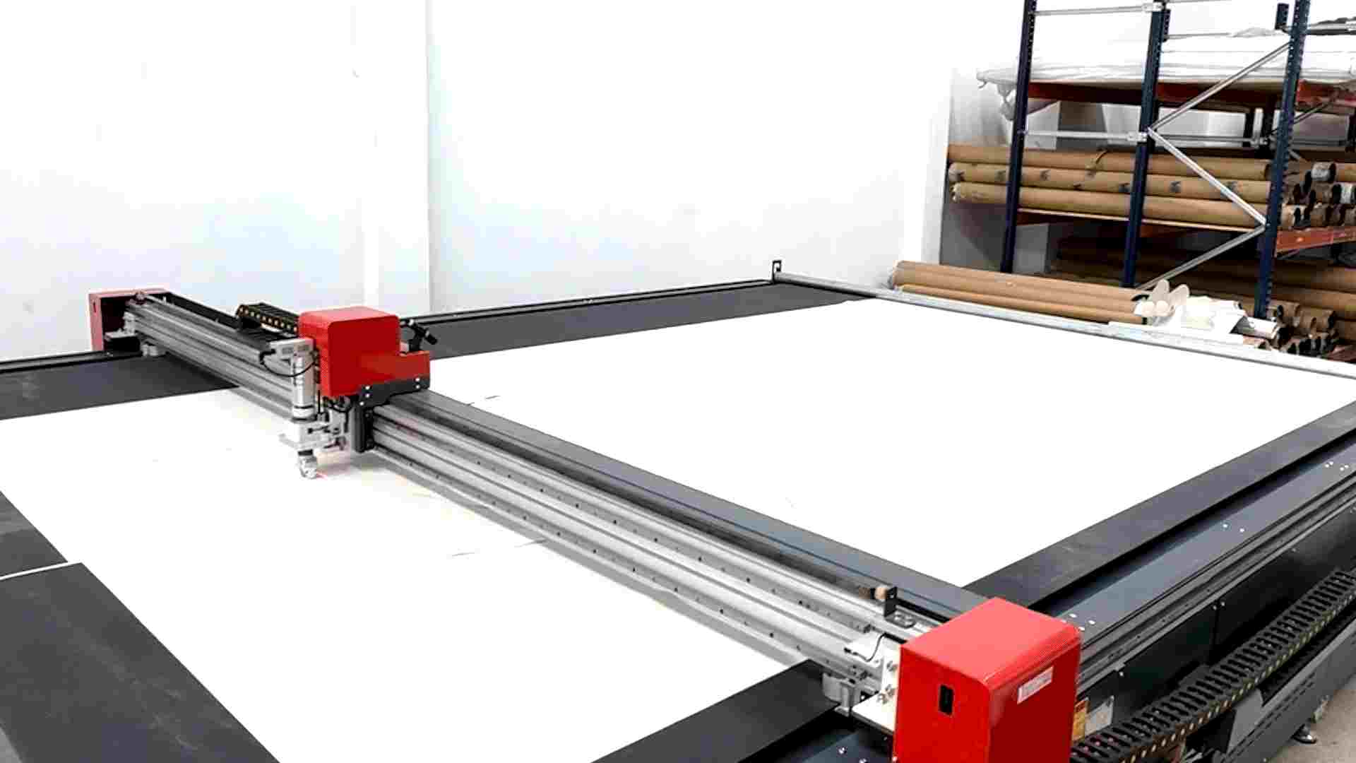 Fábrica Decortinas - Maquinaria industrial en funcionamiento